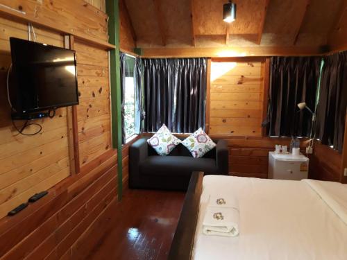 TV a/nebo společenská místnost v ubytování Nung Ni Bang Khon Thi Resort