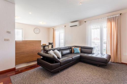 Ćuby Apartment with private Pool in Trogir