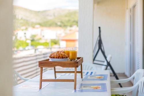 Ćuby Apartment with private Pool in Trogir