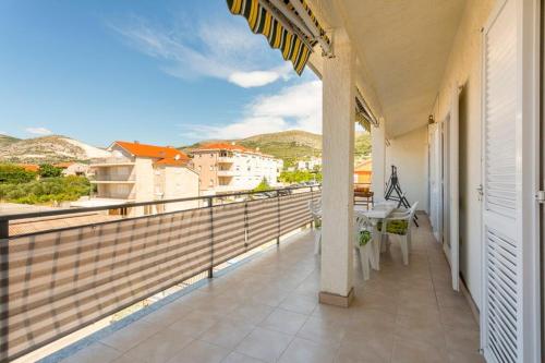 Ćuby Apartment with private Pool in Trogir