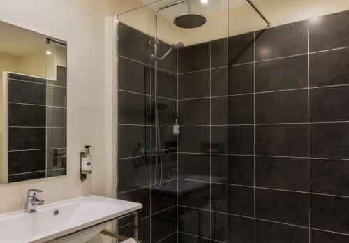 a bathroom with a shower and a sink at Best Western Hotel le Galice Aix-en-Provence in Aix-en-Provence