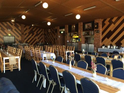 a room with a long table and chairs at Kerang Motel in Kerang
