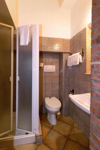 a bathroom with a toilet and a bath tub at Casale Gli Ulivi in Orbetello