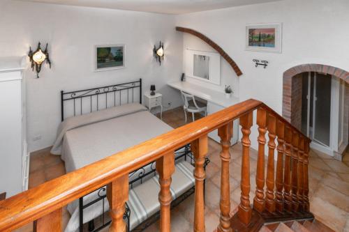A bed or beds in a room at Casale Gli Ulivi