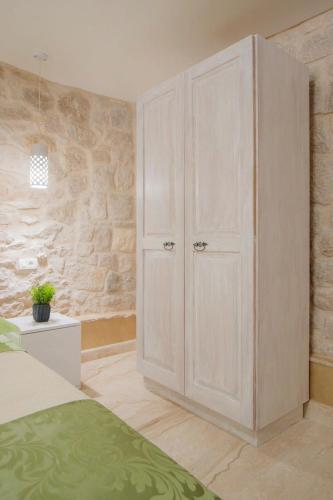 Кровать или кровати в номере Luxury View Marjan