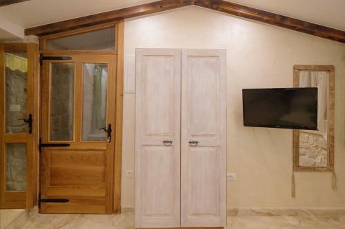 Televízia a/alebo spoločenská miestnosť v ubytovaní Luxury View Marjan