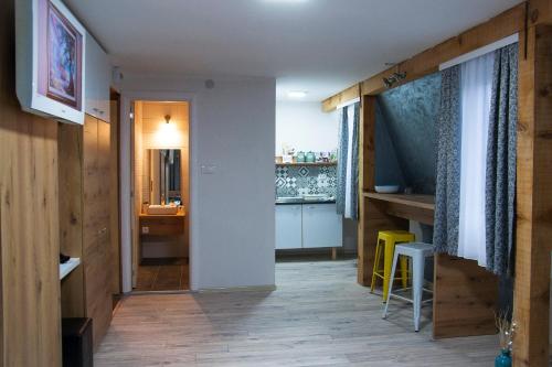 Kuhinja ili čajna kuhinja u objektu Family apartments