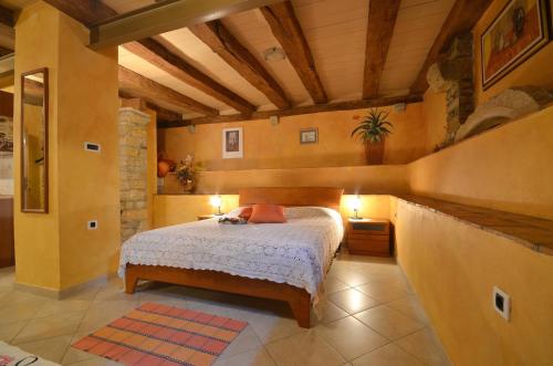 a bedroom with a bed and two lamps in a room at Bella Vista Apartments in Motovun