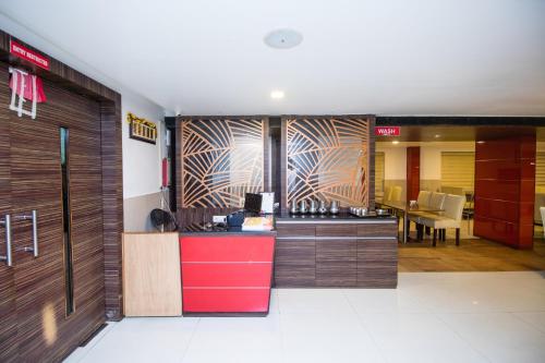 a restaurant with at Hotel Kapilavasthu in Palakkad