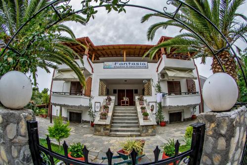 Gallery image of Fantasia Studios and Apartments in Neos Marmaras
