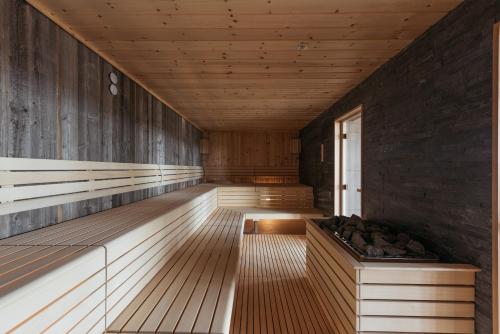 an empty sauna with a hot tub in the middle at Hotel Livada Prestige - Terme 3000 - Sava Hotels & Resorts in Moravske Toplice