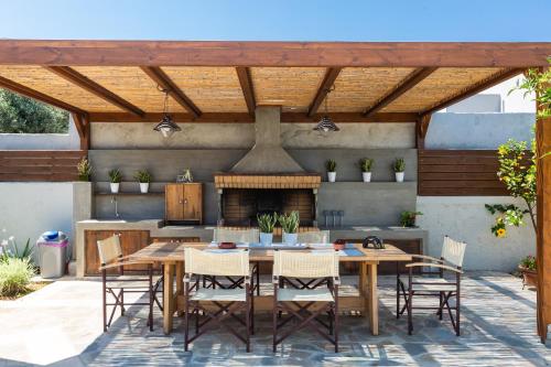 Kawasan patio atau luaran di Villa Periklis