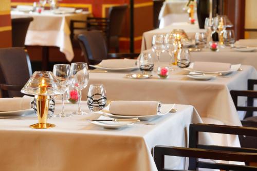 a row of tables with wine glasses and napkins at Château de Pizay in Belleville-sur-Saône