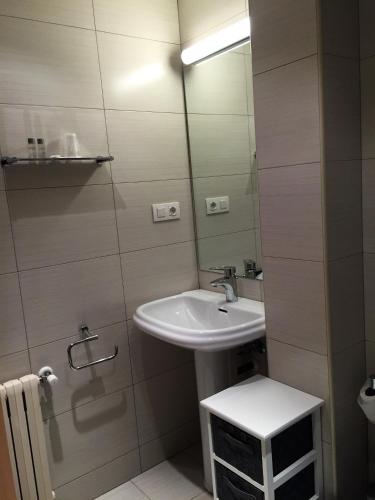  P&C Areny -  Room  picture :   Tea/Coffee maker    Bath    Hairdryer                           