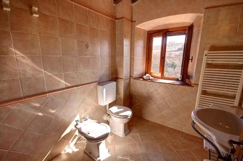Salle de bains dans l'établissement Podere Vignola