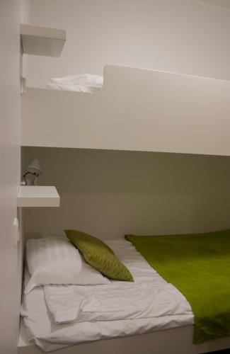 Ένα ή περισσότερα κρεβάτια σε δωμάτιο στο Vierumäki Chalets 4414
