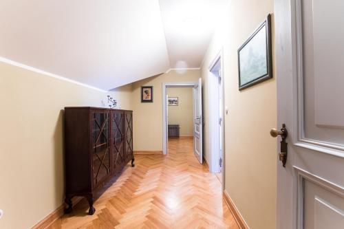 a hallway of a home with a door and wooden floors at Penzion Šatlava in Nové Město nad Metují