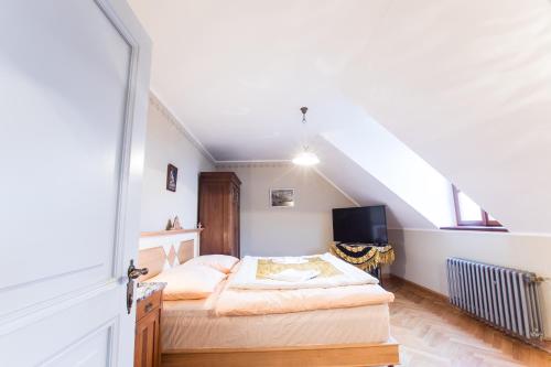 a bedroom with two beds in a attic at Penzion Šatlava in Nové Město nad Metují