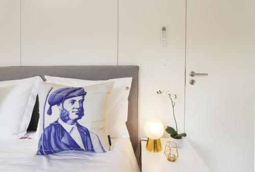 HM - Flores Skylight