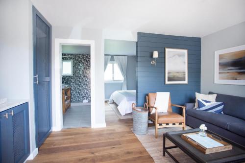 Χώρος καθιστικού στο Journey East Hampton