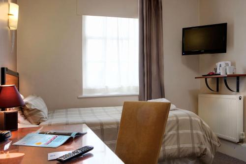 a living room with a desk and a couch at Deincourt Hotel in Newark upon Trent