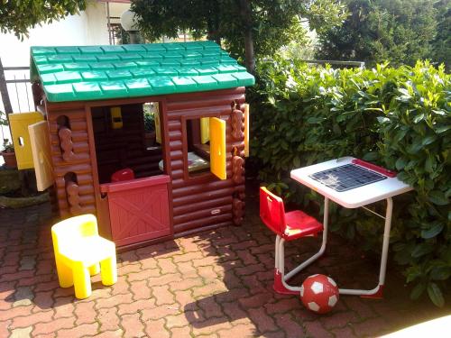 a small toy house with a table and chairs at Hotel Garden Ristorante in Tabiano