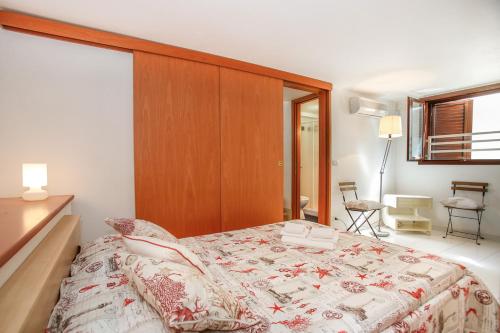 Postel nebo postele na pokoji v ubytování Lido Apartment
