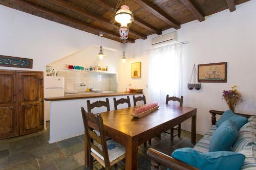 Cucina o angolo cottura di Traditional Mykonian Villa
