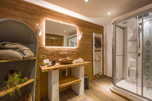 A bathroom at Reiterbauer Chalets & Ferienwohnungen