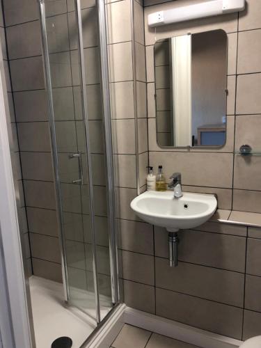 Ένα μπάνιο στο Adelphi Guest House
