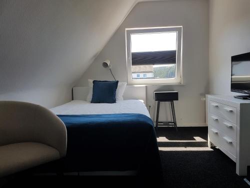 Łóżko lub łóżka w pokoju w obiekcie Hotel Herrloh