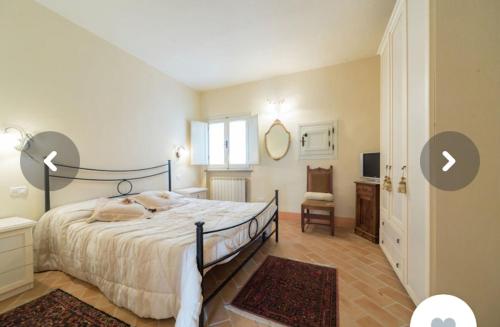 Ένα ή περισσότερα κρεβάτια σε δωμάτιο στο Treggiaia-poggio al paradiso