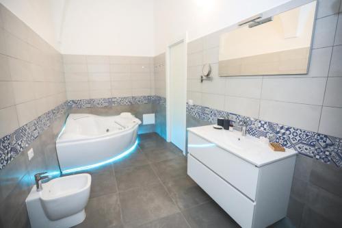 a bathroom with a tub and a sink and a toilet at IL VIAGGIATORE VIA INDIPENDENZA 2 in Gaeta