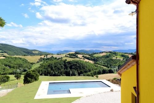 a view of the hills from a house with a swimming pool at La Cerqua in Arcevia