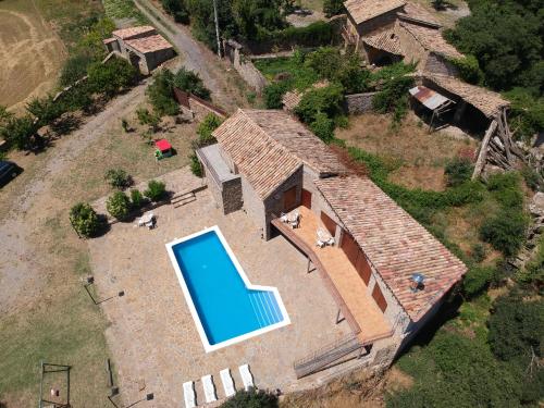 an aerial view of a house with a swimming pool at Cal Pes De Tendrui in Las Bordas
