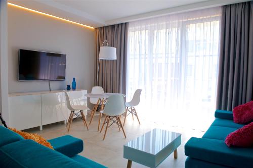Televízia a/alebo spoločenská miestnosť v ubytovaní Sea Cliff Apartment Rewal