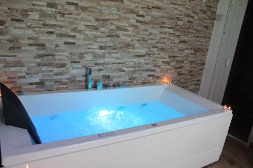a large blue tub in a room at B&B Verzavò in Cetraro