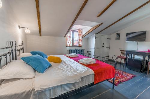 Postel nebo postele na pokoji v ubytování Doors Meidan Design Hotel
