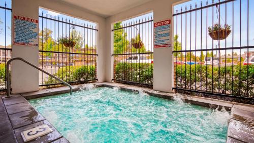 a hot tub in a balcony with windows at Best Western Horizon Inn in Medford