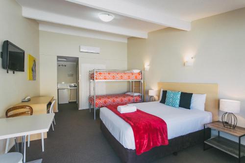Six Degrees Motelにあるベッド