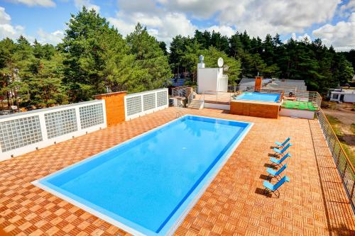 a swimming pool on top of a house at Apartamenty Poddąbek in Poddąbie