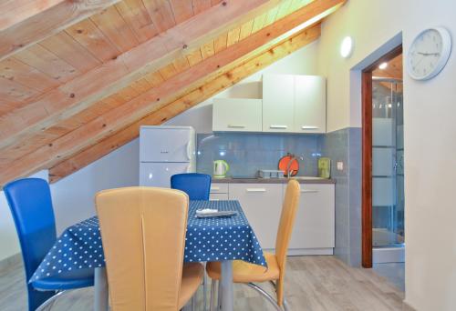 Apartments Josip 1713