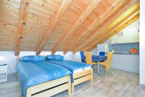 Posteľ alebo postele v izbe v ubytovaní Apartments Josip 1713
