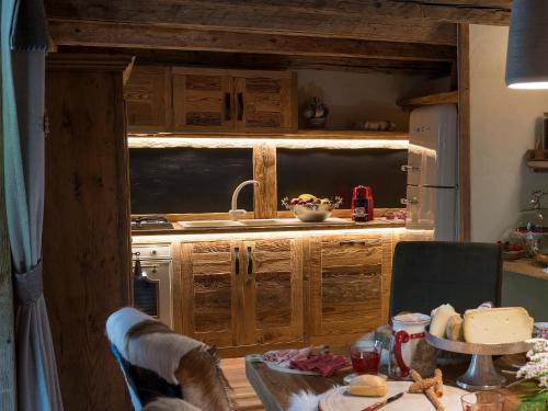 Η κουζίνα ή μικρή κουζίνα στο Bed & Breakfast Anisor - Parblanc