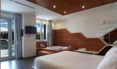 a hotel room with a bed and a tv at La Sciabica in Agropoli