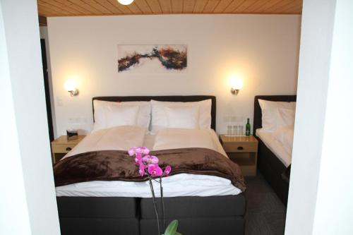 Postel nebo postele na pokoji v ubytování Hotel Sonnenhalde Wiesen