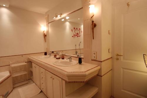 a bathroom with two sinks and a large mirror at Villa Wellness Homes in Mötz