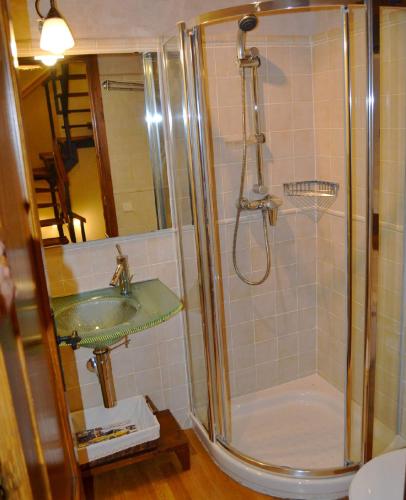 a bathroom with a shower and a sink at Casa adosada con piscina en Isòvol in Isóbol