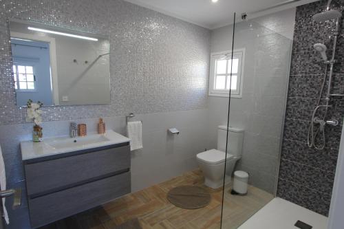 Ένα μπάνιο στο ViVaTenerife - Gorgeous villa with heated pool