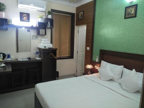 Ένα ή περισσότερα κρεβάτια σε δωμάτιο στο Blue Bell Cochin Airport Hotel